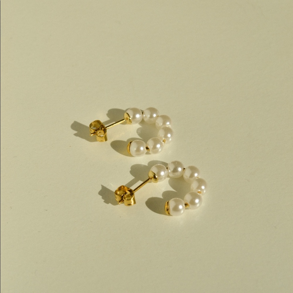 Mini pearl hoops